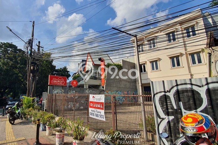 Ruko untuk disewa di Kebayoran Baru punya LT 270m2 & LB 423m2 harga sewa kompetitif Ruko untuk disewa di Kebayoran Baru punya LT 270m2 & LB 423m2 harga sewa kompetitif