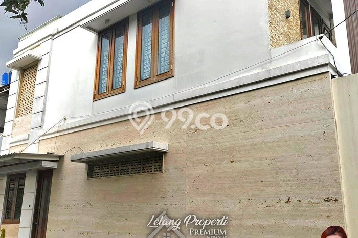 Rumah Strategis Modern Lb 400m2 di Ciracas, Jakarta Timur Rumah Strategis Modern Lb 400m2 di Ciracas, Jakarta Timur