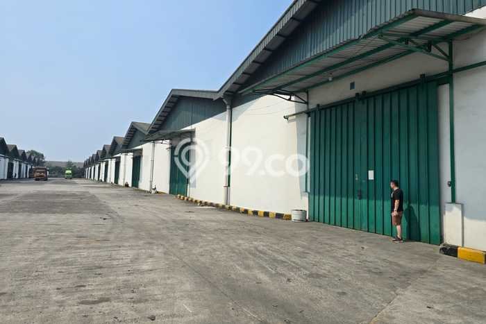 Disewakan Gudang di Kawasan Ramai Jatake Luas 12150m2 Disewakan Gudang di Kawasan Ramai Jatake Luas 12150m2