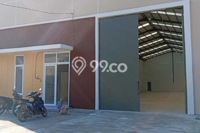 LOKASI PREMIUM! Gudang Kawasan Niaga di Pakuhaji, Luas 750m², Siap Operasional LOKASI PREMIUM! Gudang Kawasan Niaga di Pakuhaji, Luas 750m², Siap Operasional