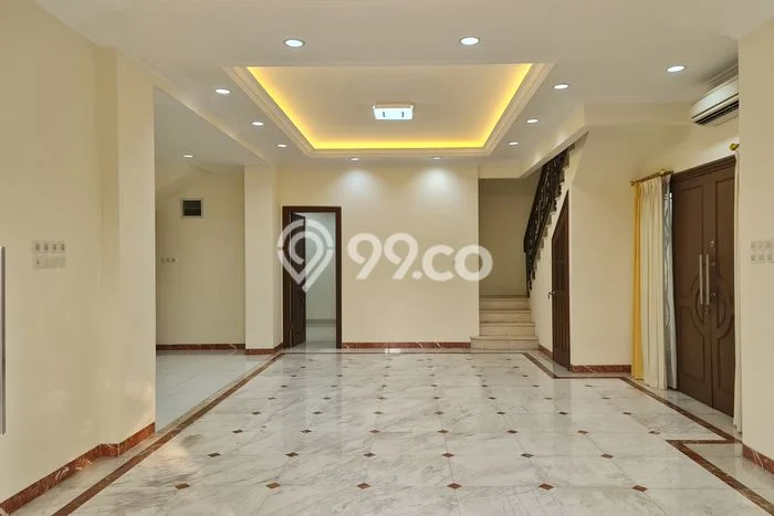 Lokasi terbaik! Rumah siap huni disewakan di Kebon Jeruk LB 360m2 Lokasi terbaik! Rumah siap huni disewakan di Kebon Jeruk LB 360m2