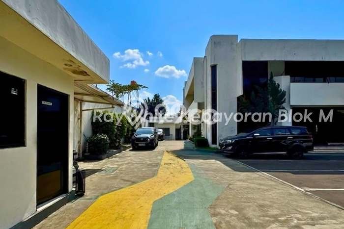 Unit Kantor Disewakan di Ampera di Area Ramai & Strategis Unit Kantor Disewakan di Ampera di Area Ramai & Strategis