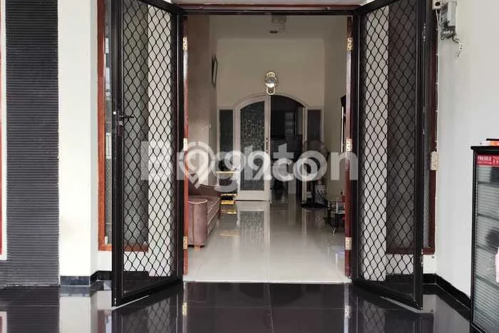 Jual Rumah Modern 3 KT di Surabaya Kota, Surabaya Jual Rumah Modern 3 KT di Surabaya Kota, Surabaya