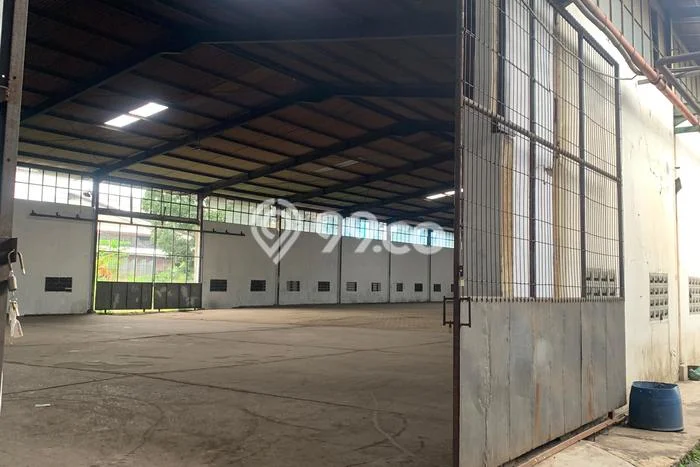 Gudang Disewa di Bandung dengan LB 2000m2 Area Komersial Ramai Gudang Disewa di Bandung dengan LB 2000m2 Area Komersial Ramai