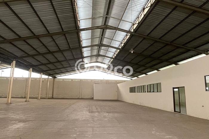 Disewakan Gudang di , Luas 2600m2m², Lokasi Komersial Disewakan Gudang di , Luas 2600m2m², Lokasi Komersial
