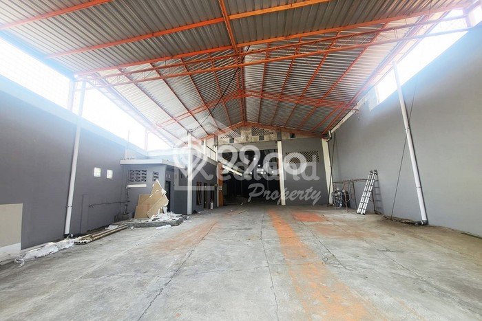 Unit Gudang Disewakan di Kartosuro di Area Ramai & Strategis Unit Gudang Disewakan di Kartosuro di Area Ramai & Strategis