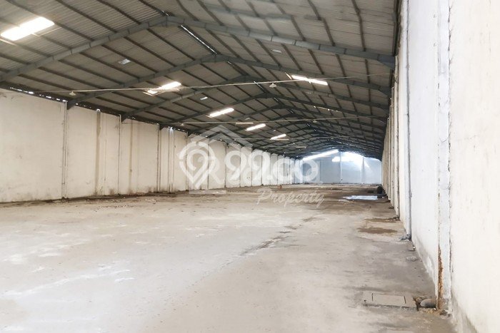Unit Gudang disewakan di Karanganyar Solo dengan LT 2642m2 / LB 2300m2 Unit Gudang disewakan di Karanganyar Solo dengan LT 2642m2 / LB 2300m2