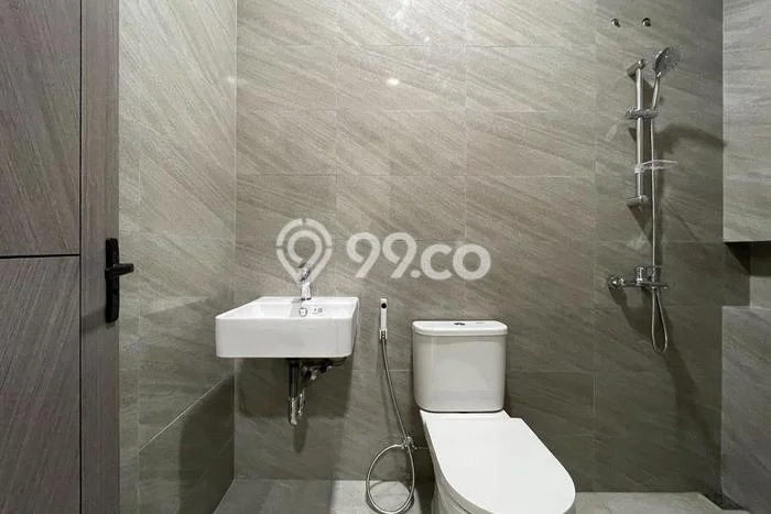 Ready to Use! Luxury House LT 119m2 Desain Modern di Kedoya Baru Ready to Use! Luxury House LT 119m2 Desain Modern di Kedoya Baru
