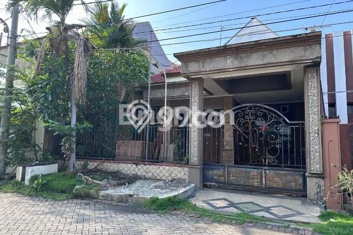Ready to Use! Premium House LT 200m2 Desain Elegan di Manyar Ready to Use! Premium House LT 200m2 Desain Elegan di Manyar