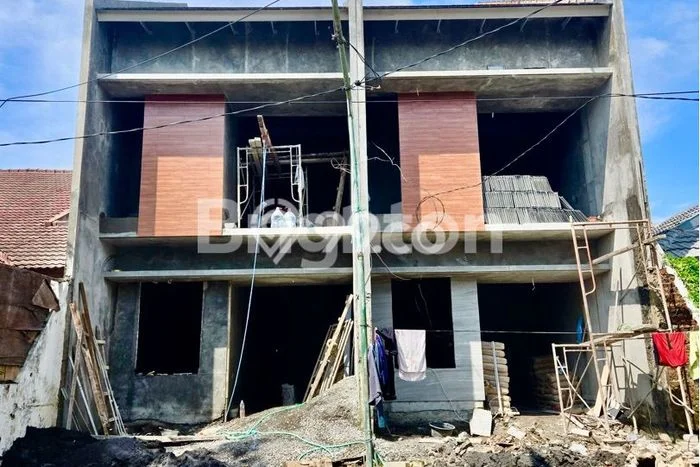 Rumah Luas Asri 4 KT Siap Pakai di Kedung Baruk Surabaya Rumah Luas Asri 4 KT Siap Pakai di Kedung Baruk Surabaya