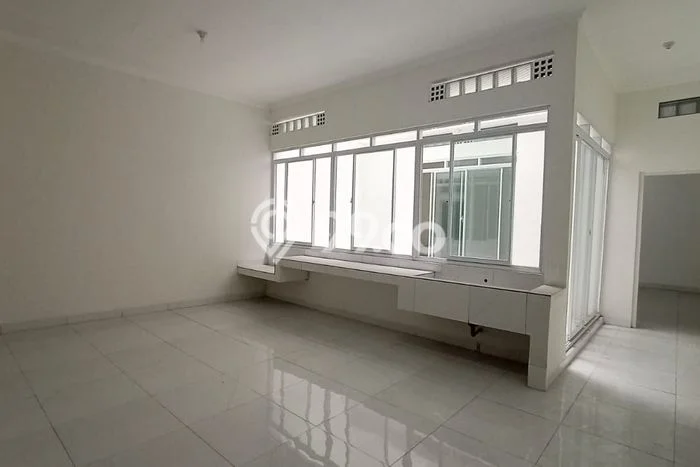 Ruko Baru 2,5 Lantai Siap Pakai Mainroad Jendral Sudirman Bandung Ruko Baru 2,5 Lantai Siap Pakai Mainroad Jendral Sudirman Bandung