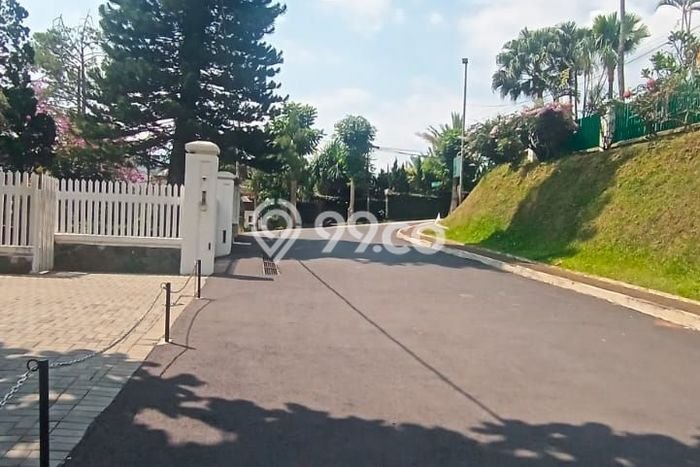 Rumah Mewah LB 600m2 Siap Huni Desain Elegan di Sayap Dago, Bandung Rumah Mewah LB 600m2 Siap Huni Desain Elegan di Sayap Dago, Bandung