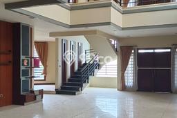 Disewakan! Rumah 4 Kamar Tidur &
5 Kamar Mandi di Setra Duta, Bandung Disewakan! Rumah 4 Kamar Tidur &
5 Kamar Mandi di Setra Duta, Bandung