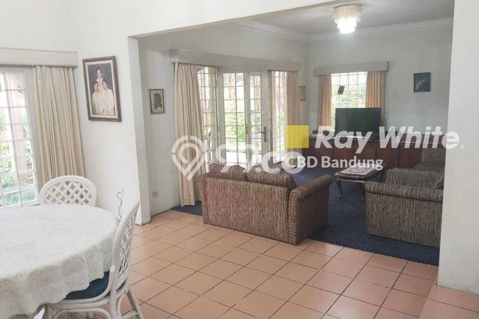Rumah Elit LB 350m2 Siap Pakai Desain Elegan di Lembang, Bandung Rumah Elit LB 350m2 Siap Pakai Desain Elegan di Lembang, Bandung