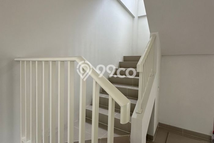 Ruko Usaha Dijual di Wiyung Surabaya LT 60m2 & LB 95m2 Ruko Usaha Dijual di Wiyung Surabaya LT 60m2 & LB 95m2