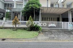 Rumah Mewah LB 450m2 Siap Huni Desain Elegan di Lidah Wetan, Surabaya Rumah Mewah LB 450m2 Siap Huni Desain Elegan di Lidah Wetan, Surabaya