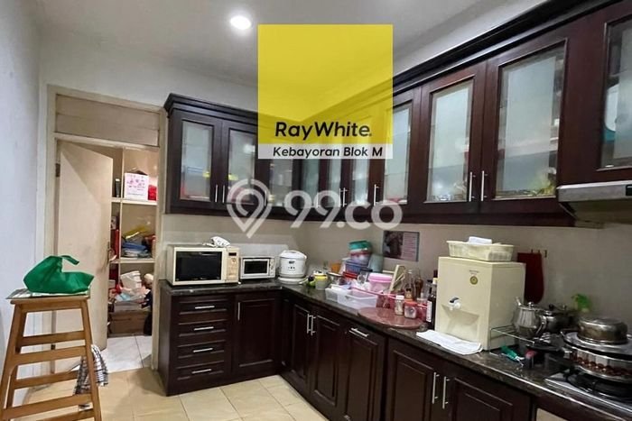 Rumah Eksklusif Siap Huni LT 200m2 di Kebayoran Baru, Jakarta Selatan Rumah Eksklusif Siap Huni LT 200m2 di Kebayoran Baru, Jakarta Selatan