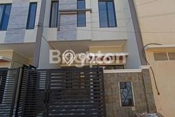 Jual Segera Rumah 3 KT 2 KM di Jantung Kota , Surabaya Jual Segera Rumah 3 KT 2 KM di Jantung Kota , Surabaya