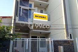 KESEMPATAN TERBAIK! Rumah Asri area Mulyorejo, Luas 80m2m² Bangunan 140m2m² KESEMPATAN TERBAIK! Rumah Asri area Mulyorejo, Luas 80m2m² Bangunan 140m2m²