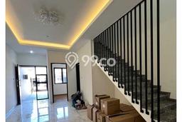 Rumah Nyaman area Rungkut, Surabaya, Luas 98m2m² Bangunan 150m2m² Rumah Nyaman area Rungkut, Surabaya, Luas 98m2m² Bangunan 150m2m²