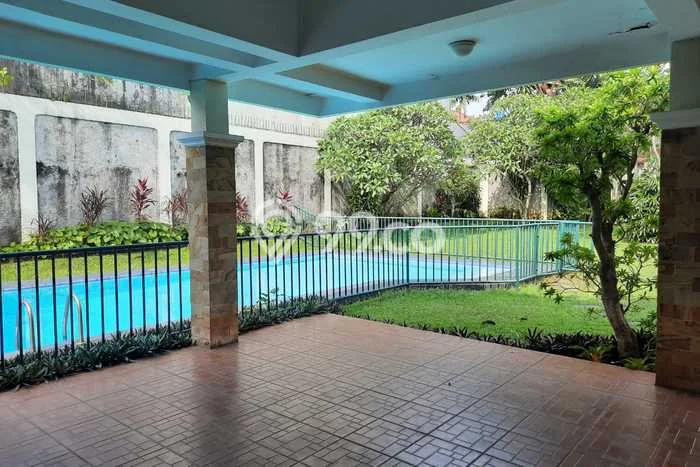 Disewakan Rumah Harga Terjangkau di Kemang Jakarta Selatan dengan 5 Kamar Tidur Disewakan Rumah Harga Terjangkau di Kemang Jakarta Selatan dengan 5 Kamar Tidur