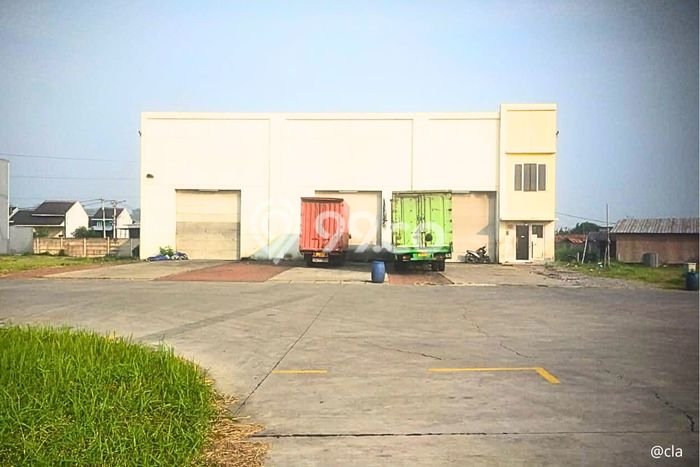 LOKASI STRATEGIS! Kantor di Karawang Barat, Luas 162m2m², Keramaian Terjamin LOKASI STRATEGIS! Kantor di Karawang Barat, Luas 162m2m², Keramaian Terjamin