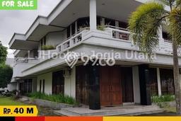 Rumah Elit Modern Tanpa Renovasi di Kota Baru Yogyakarta Rumah Elit Modern Tanpa Renovasi di Kota Baru Yogyakarta