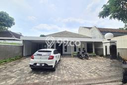 Hunian Strategis Dikontrakkan 4 Kamar di Menteng Boleh Nego Hunian Strategis Dikontrakkan 4 Kamar di Menteng Boleh Nego