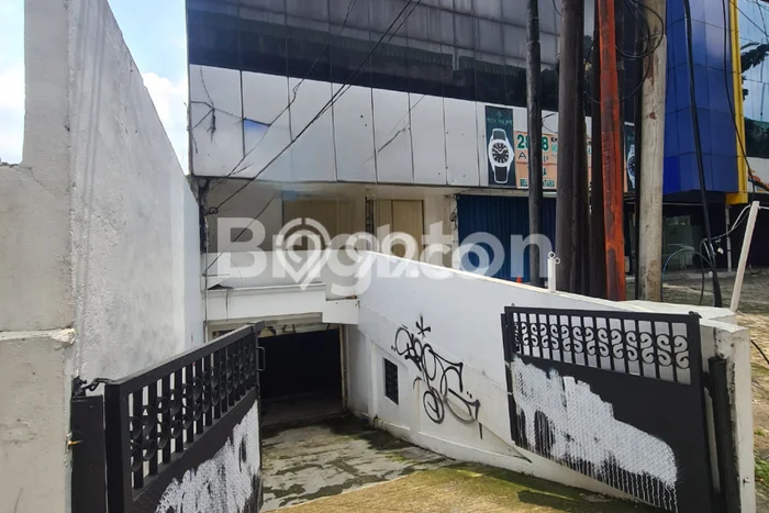 Ruko Disewa di Jakarta Selatan dengan LB 198m2 Area Komersial Ramai Ruko Disewa di Jakarta Selatan dengan LB 198m2 Area Komersial Ramai