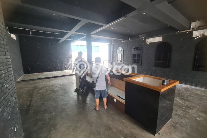 Unit Ruko Disewakan di Taman Ratu di Area Ramai & Strategis Unit Ruko Disewakan di Taman Ratu di Area Ramai & Strategis