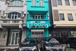 Disewakan Ruko di Kawasan Ramai Patal Senayan Luas 262m2 Disewakan Ruko di Kawasan Ramai Patal Senayan Luas 262m2
