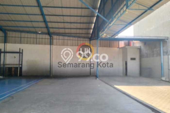 Ruko Lokasi Strategis Kawasan Semarang Timur, Luas 800m², Ready Operasi Ruko Lokasi Strategis Kawasan Semarang Timur, Luas 800m², Ready Operasi