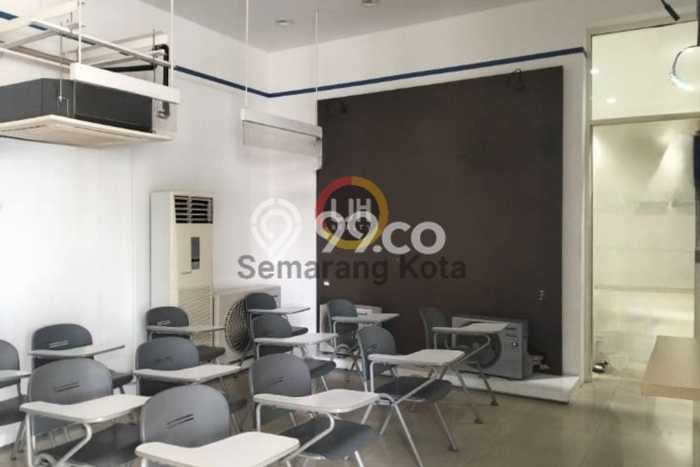 Ruko Lokasi Strategis Kawasan Semarang Timur, Luas 800m², Ready Operasi Ruko Lokasi Strategis Kawasan Semarang Timur, Luas 800m², Ready Operasi