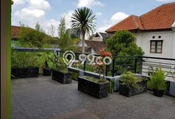 Lokasi strategis! Rumah siap pakai dikontrakkan di Ngaglik LB 200m2 Lokasi strategis! Rumah siap pakai dikontrakkan di Ngaglik LB 200m2