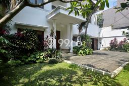 Ready to Use! Premium House LT 854m2 Desain Elegan di Kemang Ready to Use! Premium House LT 854m2 Desain Elegan di Kemang