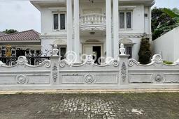 Hunian Elit LB 400m2 Siap Pakai Desain Elegan di Pangkalan Jati, Depok Hunian Elit LB 400m2 Siap Pakai Desain Elegan di Pangkalan Jati, Depok