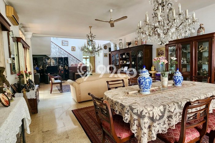 Hunian Mewah LB 409m2 Siap Pakai Desain Elegan di Pondok Indah, Jakarta Selatan Hunian Mewah LB 409m2 Siap Pakai Desain Elegan di Pondok Indah, Jakarta Selatan