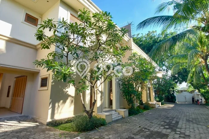 Disewakan Rumah Strategis di Pejaten LT 550m2 / LB 450m2 Siap Huni Disewakan Rumah Strategis di Pejaten LT 550m2 / LB 450m2 Siap Huni