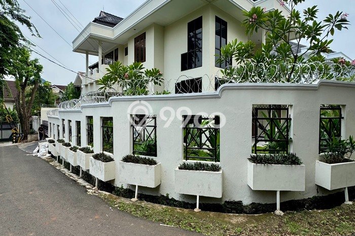 Rumah Strategis di , 5 KT, Area Nyaman, LT 850m2m² Bangunan 500m2m² Rumah Strategis di , 5 KT, Area Nyaman, LT 850m2m² Bangunan 500m2m²