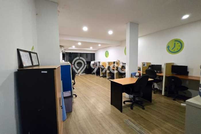 Kantor Bagus LT 1200m2 LB 2400m2 Dijual di Menteng Jakarta Pusat Kantor Bagus LT 1200m2 LB 2400m2 Dijual di Menteng Jakarta Pusat
