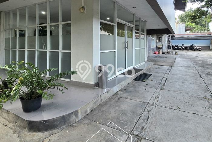 Unit Komersial Dijual di Kebayoran Baru Jakarta Selatan Luas Tanah 1065m2, Luas Bangunan 500m2 Unit Komersial Dijual di Kebayoran Baru Jakarta Selatan Luas Tanah 1065m2, Luas Bangunan 500m2
