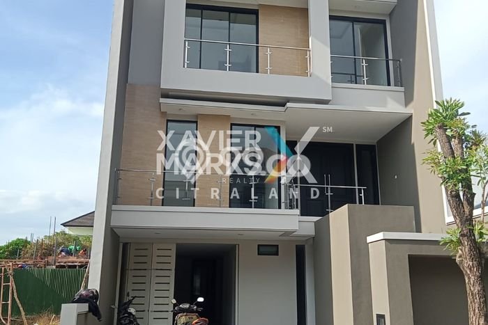 Rumah Elit Modern Tanpa Renovasi di Pakuwon Indah Surabaya Rumah Elit Modern Tanpa Renovasi di Pakuwon Indah Surabaya