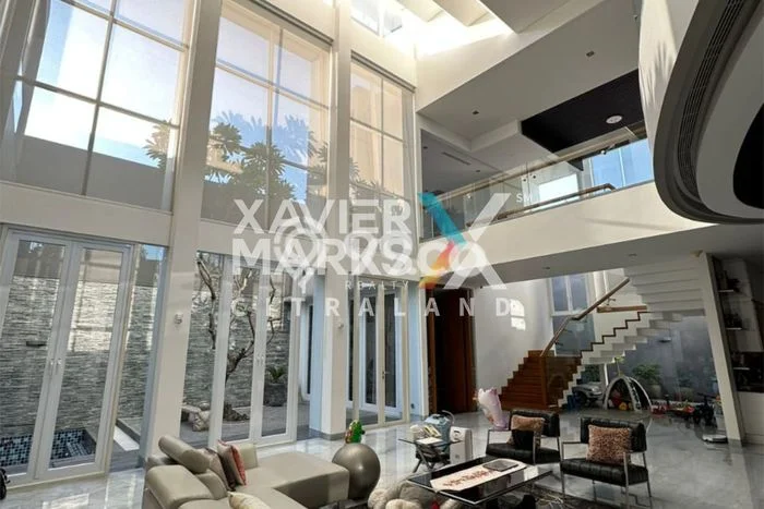 Rumah Elit LB 1400m2 Siap Huni Desain Elegan di Graha, Surabaya Rumah Elit LB 1400m2 Siap Huni Desain Elegan di Graha, Surabaya