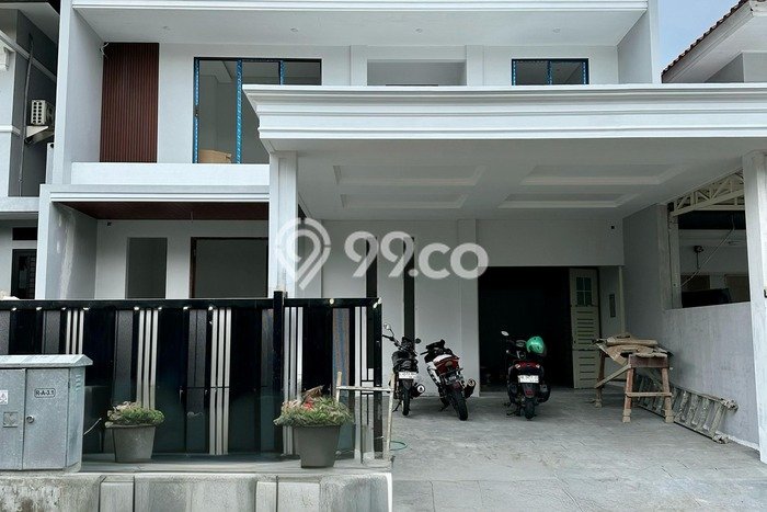 Jual Rumah Mewah Megah Dengan View Eksklusif di Graha, Surabaya Jual Rumah Mewah Megah Dengan View Eksklusif di Graha, Surabaya