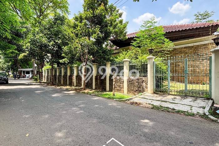 For Sale! Luxury House LT 865m2 Desain Elegan di Mega Kuningan For Sale! Luxury House LT 865m2 Desain Elegan di Mega Kuningan