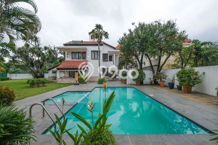 For Sale! Luxury House LT 1900m2 Desain Modern di Pondok Indah For Sale! Luxury House LT 1900m2 Desain Modern di Pondok Indah