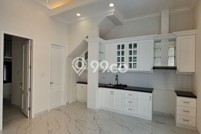 Hunian Mewah LB 350m2 Siap Pakai Desain Elegan di Pondok Indah, Jakarta Selatan Hunian Mewah LB 350m2 Siap Pakai Desain Elegan di Pondok Indah, Jakarta Selatan