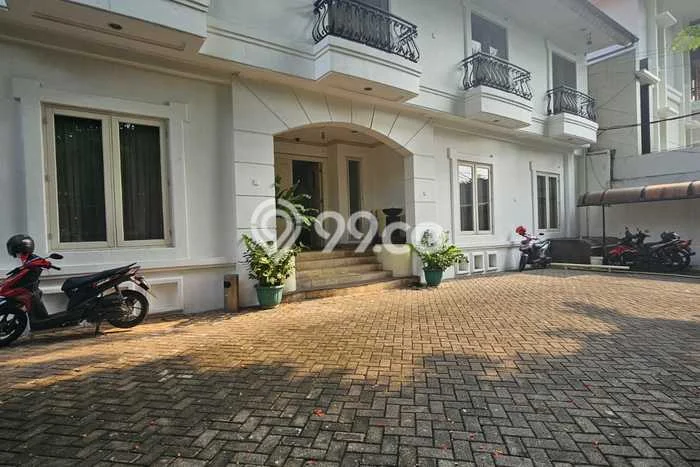 Dijual Kost di Kawasan Kebayoran Baru, Jakarta Selatan, Spesifikasi 17 KT, 0 KM, 1200m2 Dijual Kost di Kawasan Kebayoran Baru, Jakarta Selatan, Spesifikasi 17 KT, 0 KM, 1200m2