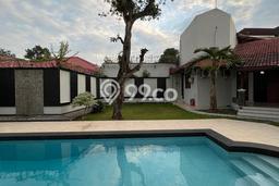 Ready to Use! Luxury House LT 920m2 Desain Modern di Kemang Ready to Use! Luxury House LT 920m2 Desain Modern di Kemang