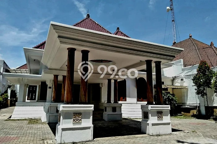 Rumah Bagus Disewakan di Raya Darmo, Surabaya LT 900m2, LB 650m2 Rumah Bagus Disewakan di Raya Darmo, Surabaya LT 900m2, LB 650m2